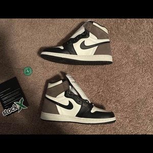 Air Jordan 1 Retro high OG DARK MOCHA